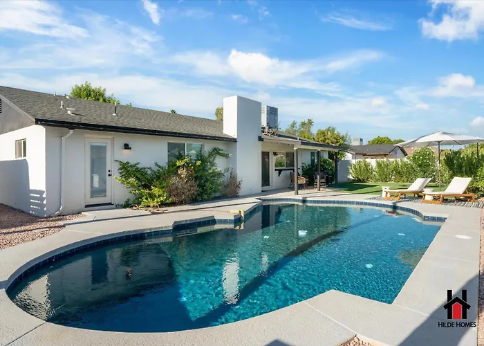 Holiday home Prime Location Private Pool Hot Tub Bbq Area Office!
