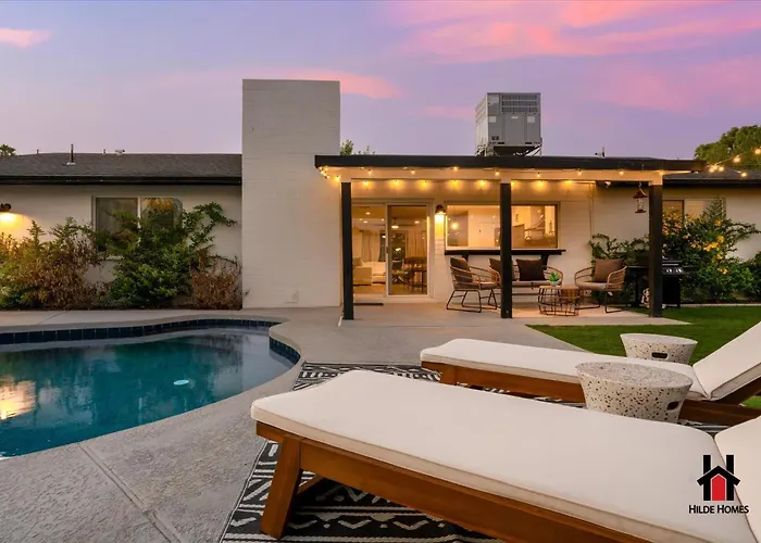 Prime Location Private Pool Hot Tub Bbq Area Office!