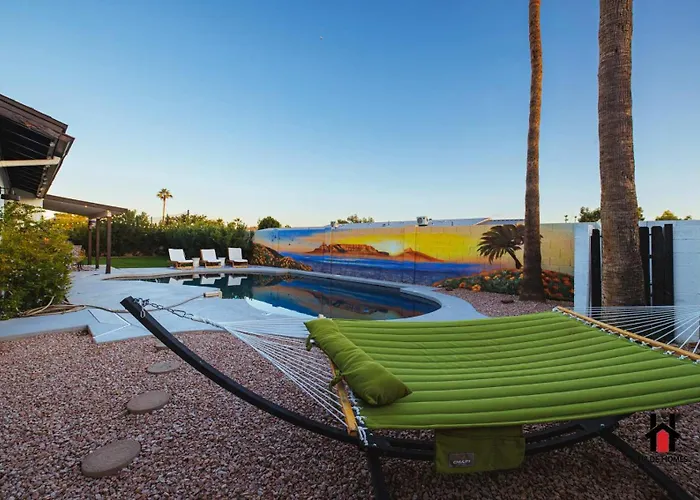 Prime Location Private Pool Hot Tub Bbq Area Office! Holiday home